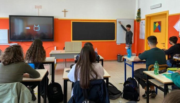 Da studente a prof in pochi giorni: Andrea a 23 anni è insegnante di matematica