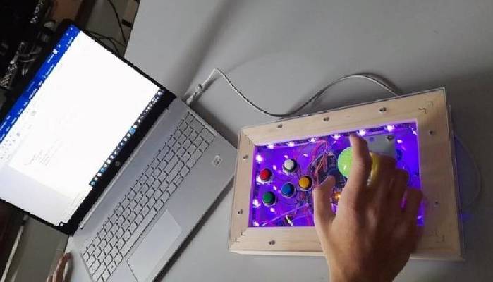 L'alunno è affetto da disabilità, il prof costruisce un mouse speciale per aiutarlo