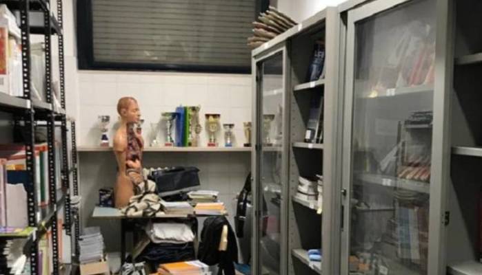 Insegnanti no vax nello sgabuzzino: parte l'interrogazione parlamentare