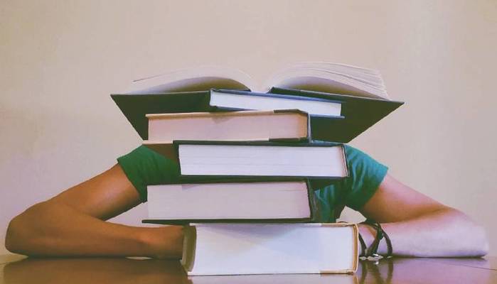 Compiti delle vacanze, solo 1 su 5 “risparmiato” dai prof. Tutti gli altri pronti alle scorciatoie, ma non per i compiti creativi
