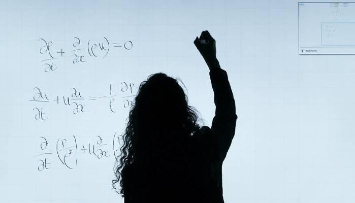 Condannata a 6 anni e 5 mesi la prof che ha fatto un figlio con l'alunno minorenne