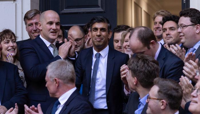 Chi è Rishi Sunak, nuovo primo ministro del Regno Unito