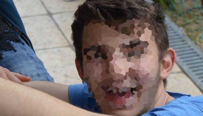 Riccardo muore in un incidente il giorno della sua laurea, ma all'università la discussione non era prevista