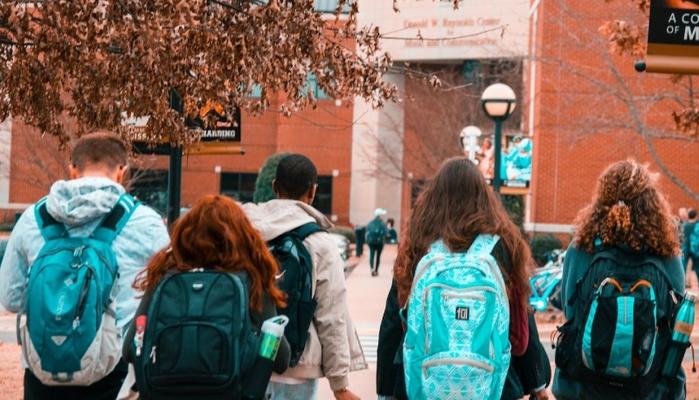L'80% dei licei costretto a convocare le famiglie per il comportamento degli studenti: nel 2019 erano il 50%