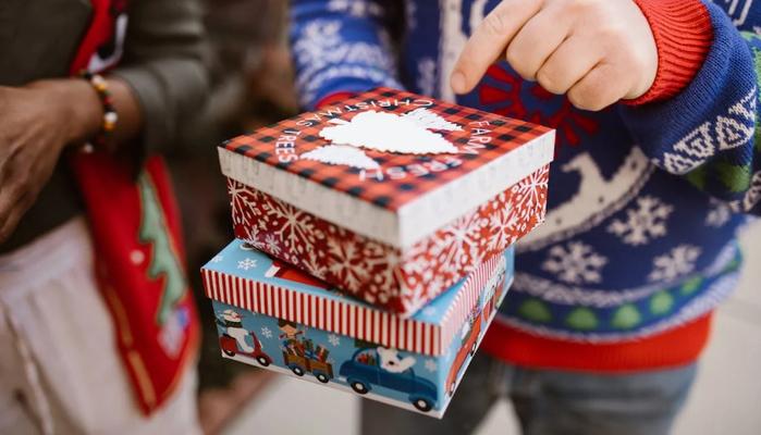 Natale 2022: la classifica dei regali peggiori che almeno una volta hai ricevuto anche tu