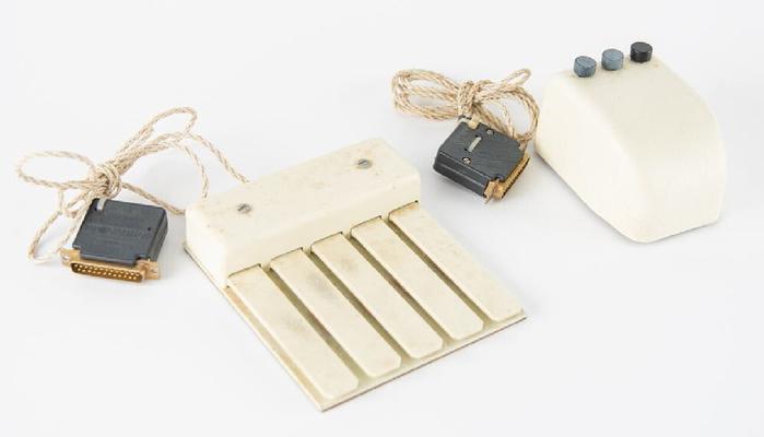 Il primo modello di mouse è stato venduto all'asta per 178mila dollari, aveva ispirato Steve Jobs