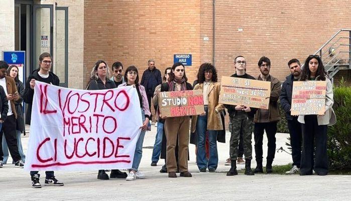 Studio e salute mentale degli studenti: "Abolire il fuoricorso"