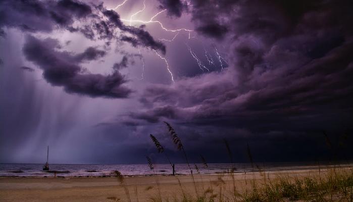 Maltempo, scuole chiuse: allerta meteo anche domani 16 maggio 2023