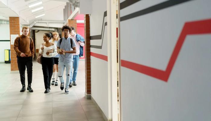 "Tra 10 anni, più di 1 milione di alunni in meno": Valditara lancia l'allarme