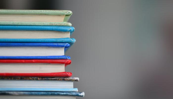 Chloe a 26 anni si laurea con il massimo dei voti, da adolescente non sapeva né leggere né scrivere