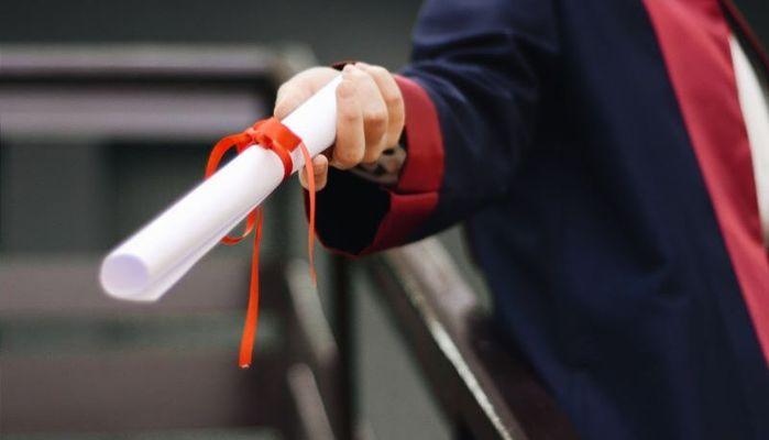 A 92 anni Rocco si laurea per la quinta volta con una dedica alla moglie che non c'è più