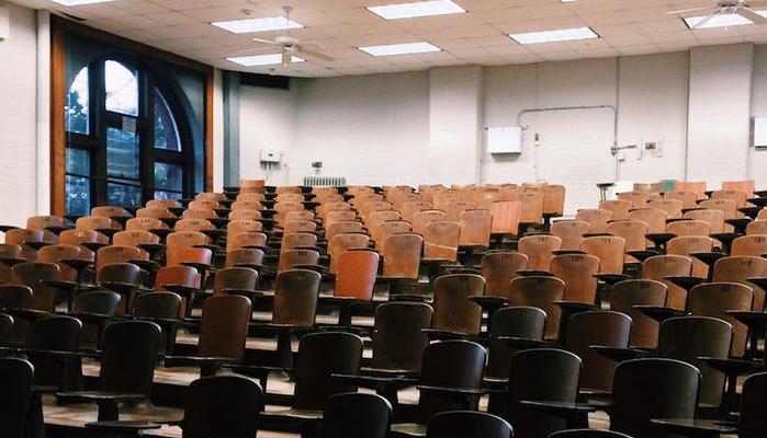 Sara muore a 23 anni, l’Università le conferisce la laurea alla memoria