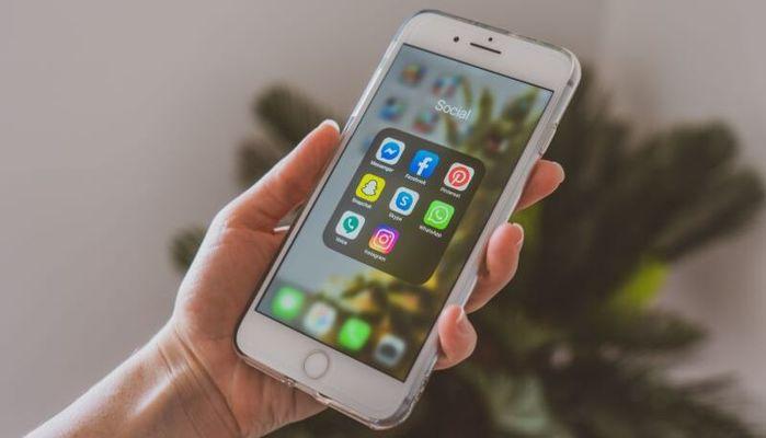 Maturità, è vietato leggere i contenuti dei cellulari ritirati