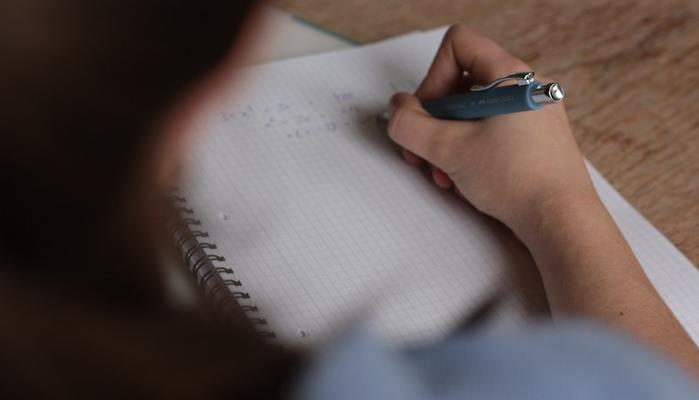 Esami di Terza Media al via, oggi primo giorno di prove per 2 studenti su 3