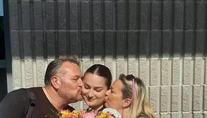 Padre e figlia sostengono insieme l'esame di Maturità 2023