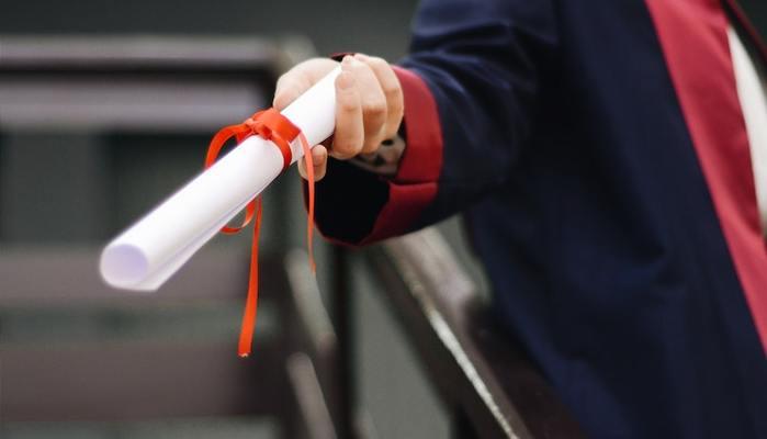 Diplomi "facili", Massimiliano racconta la sua storia: "Ho pagato, è vero. Ma il diploma è indispensabile per l’università"