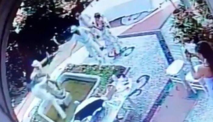 Influencer rompono statua da 200 mila euro per fare un video