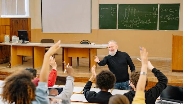 Università, il Governo “risarcisce” gli studenti rimasti senza borsa lo scorso anno e aumenta gli importi per il prossimo