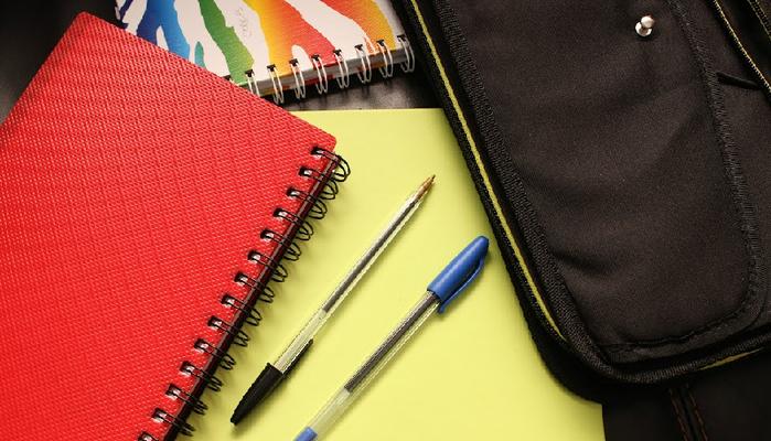 Caro scuola, "Zaino sospeso" per le famiglie in difficoltà: decine di punti di raccolta in Italia