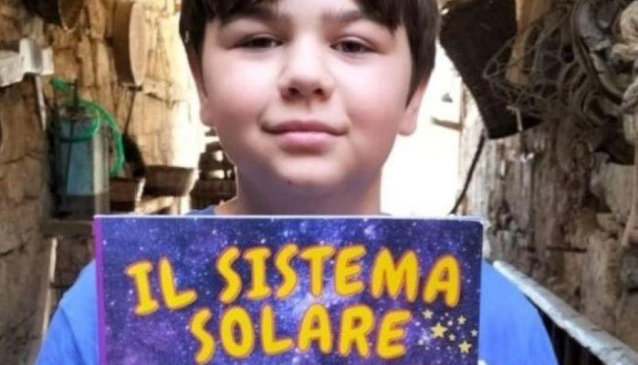 A 12 anni pubblica un libro di astronomia: "L'ho scritto durante le vacanze estive"