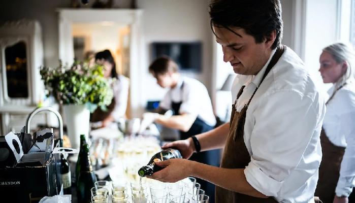 Pagato 20 euro per 6 ore di lavoro, lo sfogo su TikTok è virale