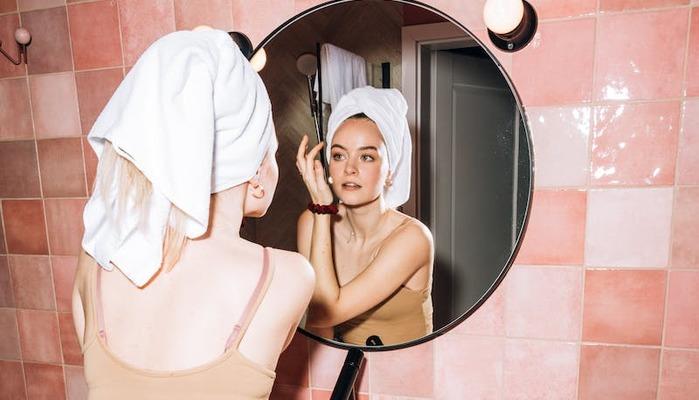 Skin care, qual è il modo migliore di struccarsi?