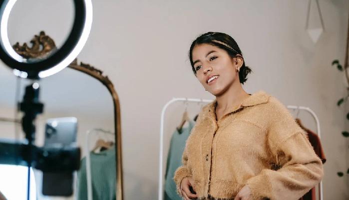 Nuove regole per gli influencer in arrivo, fino a 600mila euro di multa per chi "sgarra"