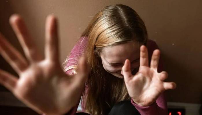 Denuncia il fidanzato della figlia 16enne per stalking: “Non aveva più la serenità per studiare. Ho fatto il mio dovere”