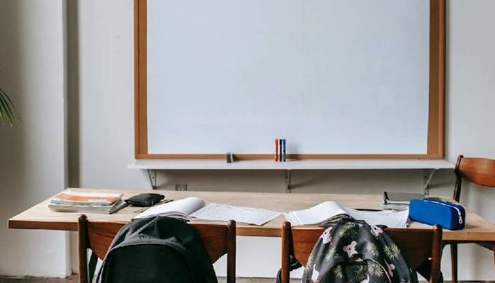 Recita di Natale con canti e musiche in lingua dei segni in una scuola di Taranto
