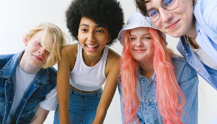 Denaro, successo e lavoro stabile: le cose più importanti per i giovani della GenZ?