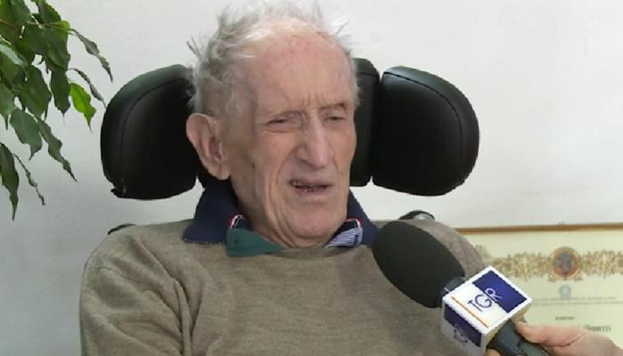 Gianluigi si laurea in Chimica a 102 anni: per 75 anni bloccato dalla burocrazia