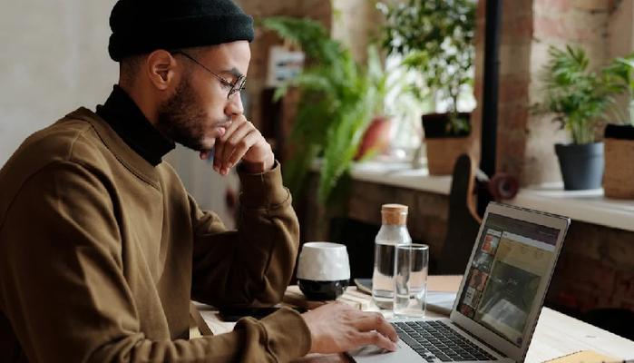 "Mi riduco sempre all'ultimo, perché mi voglio sabotare così?": lo sfogo dello studente