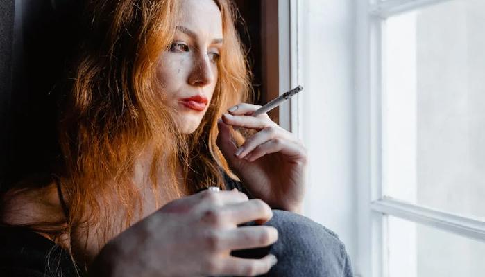 Giornata mondiale senza tabacco, quasi 4 adolescenti su 10 fumano: soprattutto le ragazze