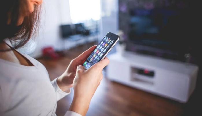 Laureanda in crisi per la tesi: "Mi laureo tra 9 giorni ma non faccio altro che stare al telefono"