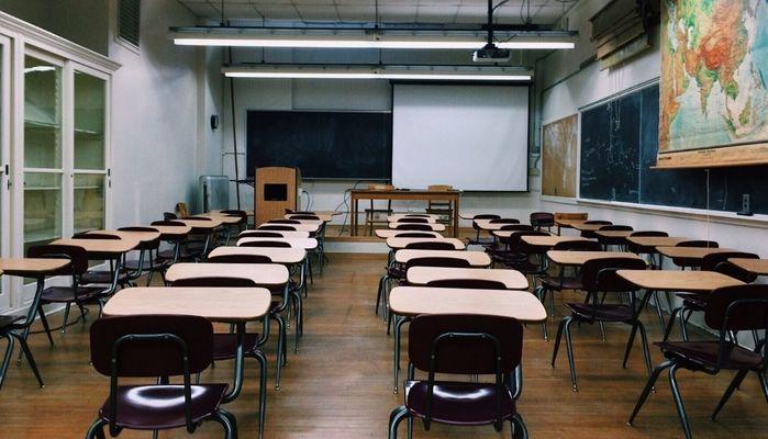 Il preside fa gli auguri solo a chi lavora: bufera sulla lettera di Pasqua contro i "fannulloni"