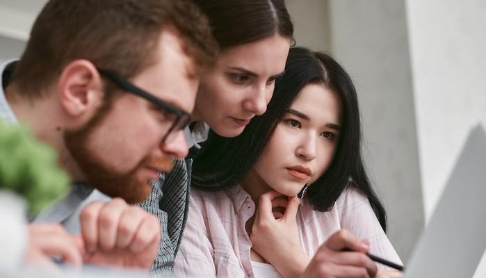 Carta cultura giovani e Carta del merito, cosa si può comprare?