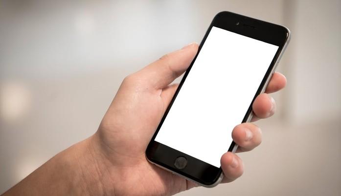 Seconda prova Maturità 2025, divieto di smartphone: cosa rischia chi lo usa