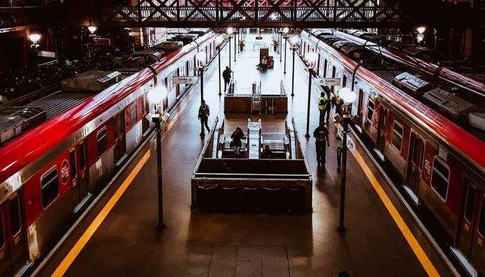 Il treno in ritardo fa perdere tutte le coincidenze allo studente-pendolare: 'Così ho perso l'esame della vita'