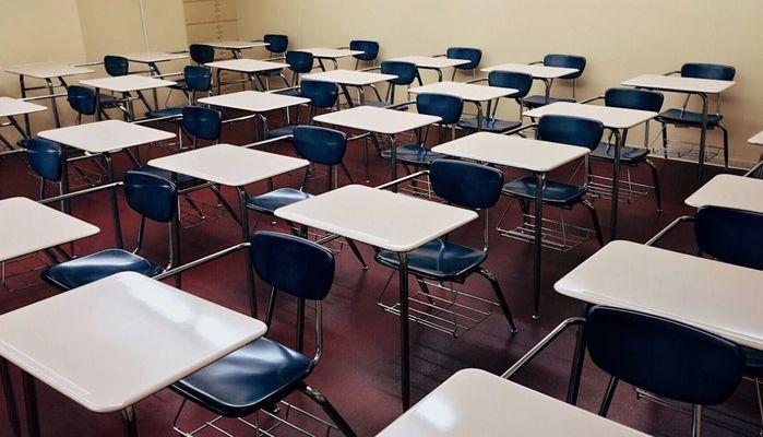 Non riesce a prendere 100 alla Maturità, la mamma-influencer si scatena: online decine di video per protestare contro i prof