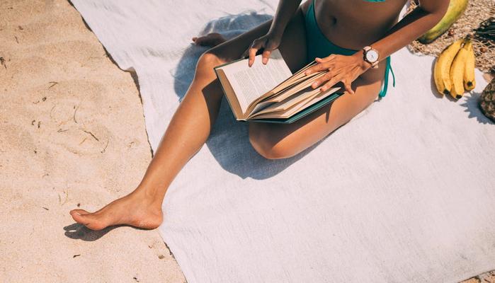 Top 5 libri fantasy perfetti da leggere al mare: ecco quali sono