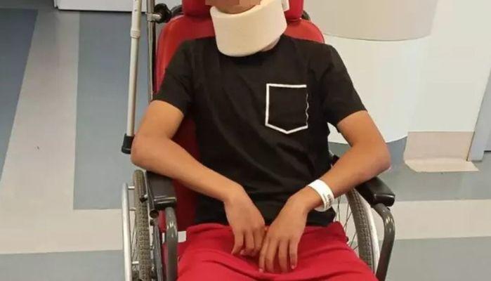 Baby calciatore pestato mentre sta giocando, finisce all'ospedale: il folle gesto del genitore di un avversario