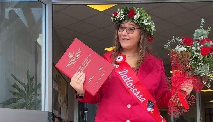 A soli 18 anni si laurea al Conservatorio: nelle sue canzoni si parla di bullismo e violenza sulle donne. Il riscatto di Anna