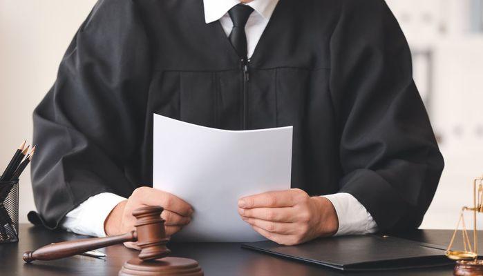Il ricorso contro la bocciatura è scritto con l'IA, il tribunale lo rigetta: nel testo errori e sentenze inventate