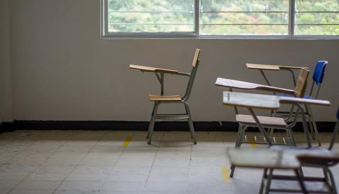 Studente autistico sospeso da scuola per aver toccato le parti intime a una compagna: la famiglia protesta