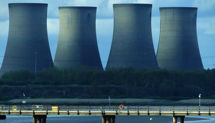 L'IA consuma la stessa energia di New York e acqua come l'intera industria dell'acqua in bottiglia