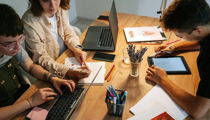 Dall'ingegnere dell'AI al Contabile: le 15 professioni più in crescita in Italia secondo LinkedIn