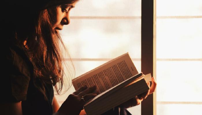 "Paranormal romance": il nuovo sottogenere virale sul BookTok