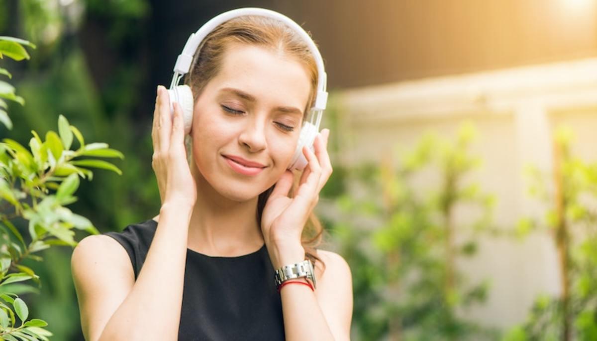 10 songs that help you study and the ones that bother you